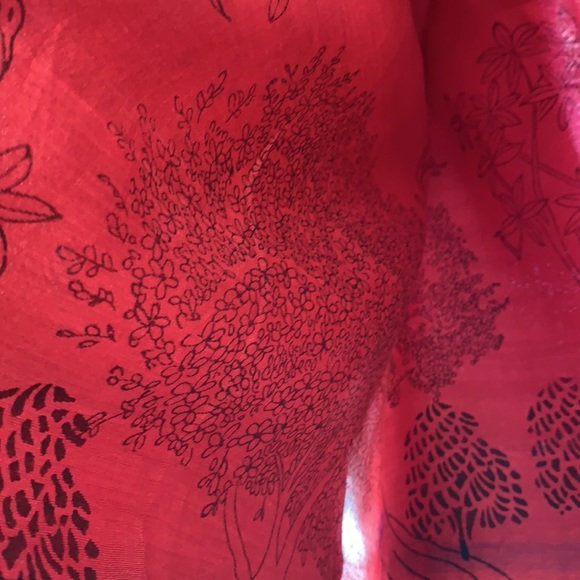 ORGANZA BENGALI RED DUPATTA with print motif and gota border and bells. - Picture 6 of 6